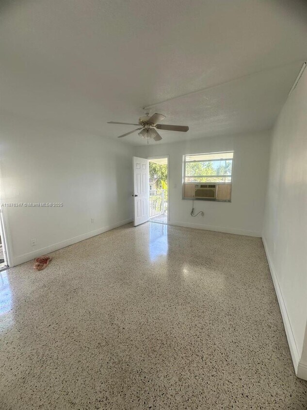 Foto principal - 845 W 29th St