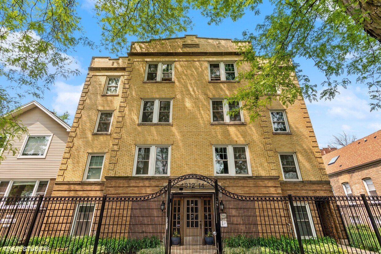 4312 N Bernard St Unit 2S, Chicago, IL 60618 Apartment for Rent in