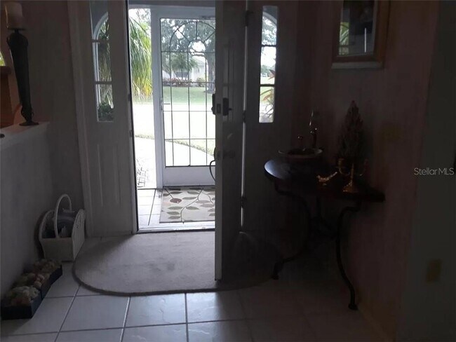 Building Photo - 303 Rotonda Cir