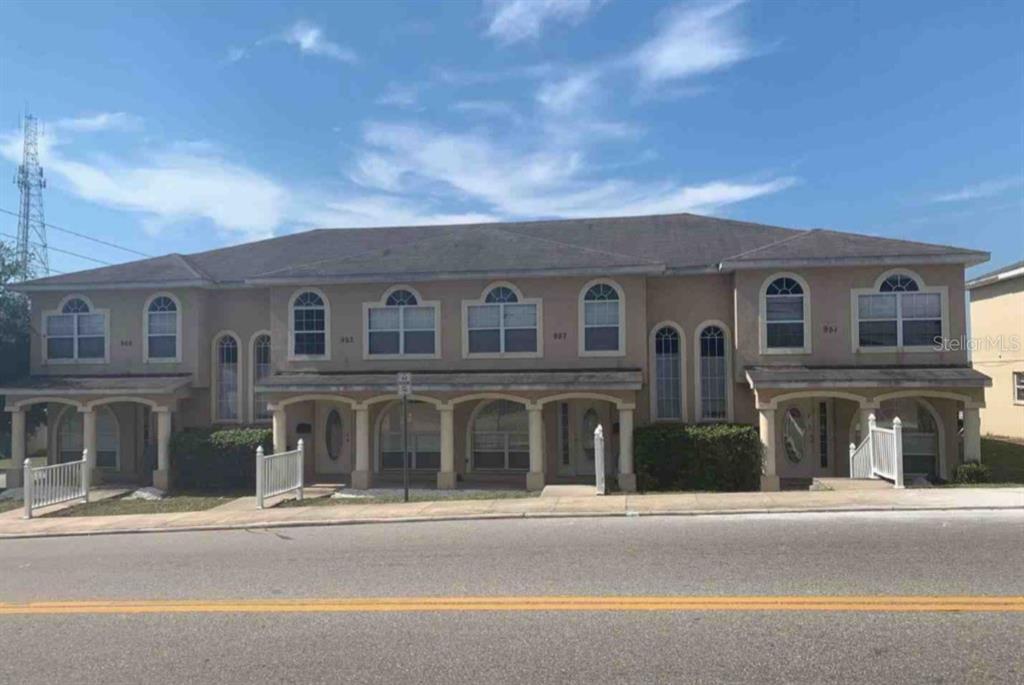 Foto principal - 963 E Main St