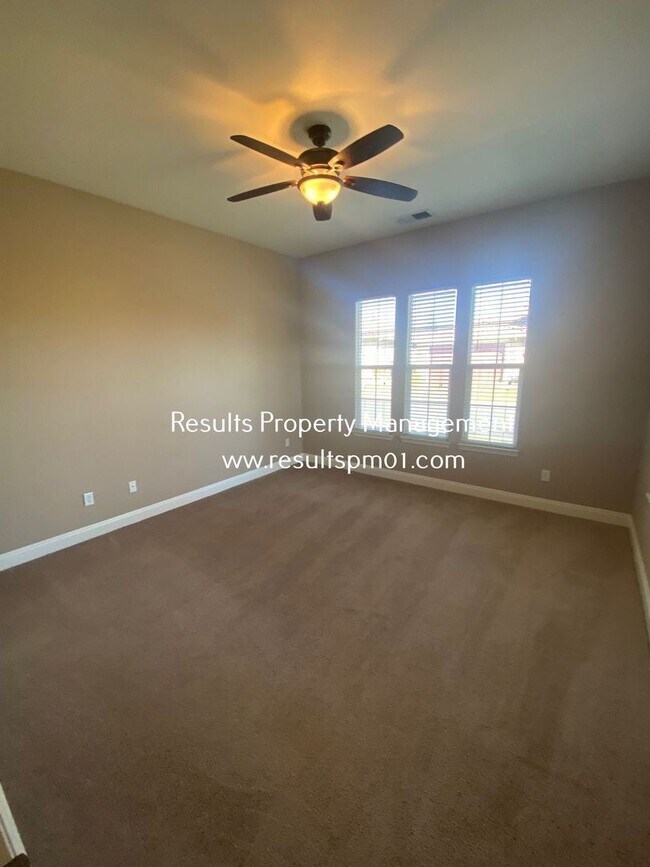 Building Photo - 3 br, 3 bath House - 8702 Pasatiempo Cir