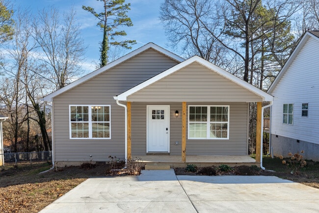 Building Photo - 812 Aubrey Ave