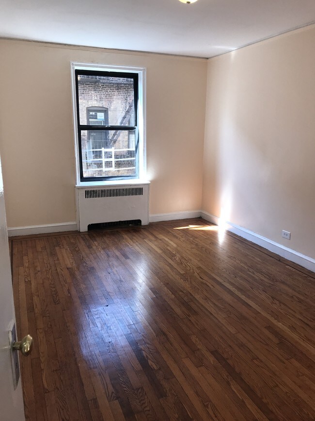 Foto del edificio - 2705 Bainbridge Ave
