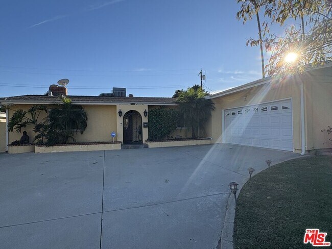 Foto del edificio - 20424 Marilla St