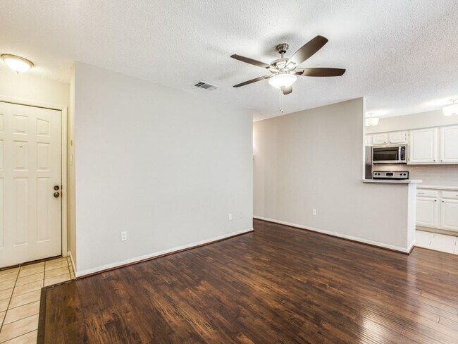 Building Photo - 1308 Memory Ln