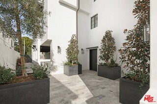Foto del edificio - 7914 Norton Ave