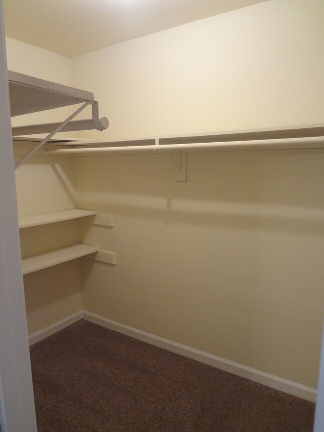 Foto del edificio - 4249 Avent Ferry Rd