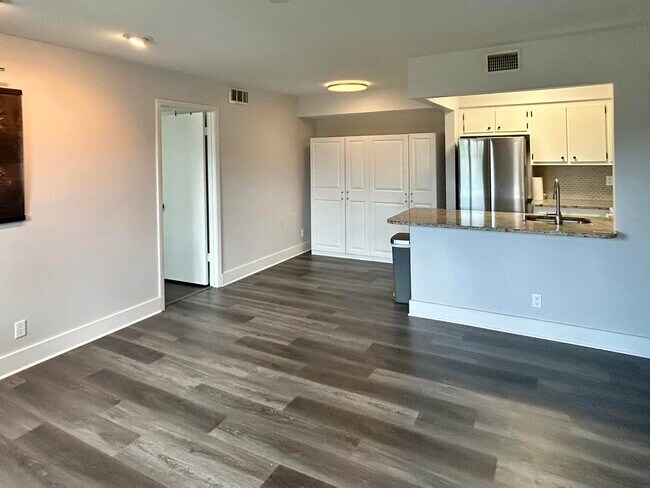 Foto del edificio - 7154 Golf Colony Ct