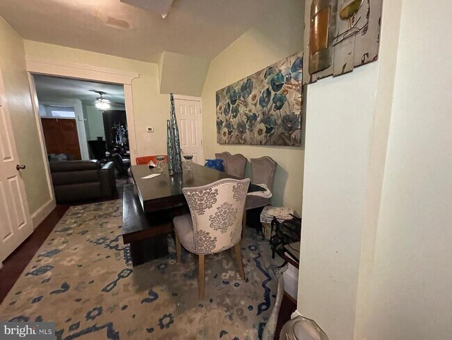Foto del edificio - 2302 W Montgomery Ave