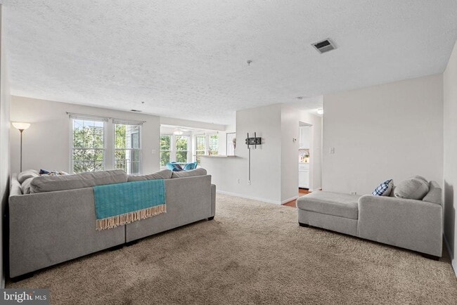 Building Photo - 699 Winding Stream Way
