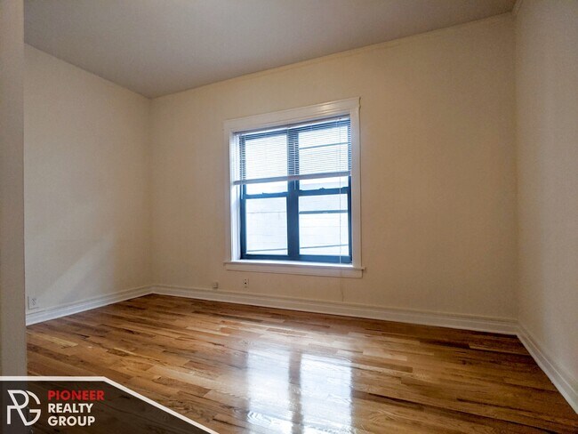 Foto del edificio - 812 W Waveland Ave