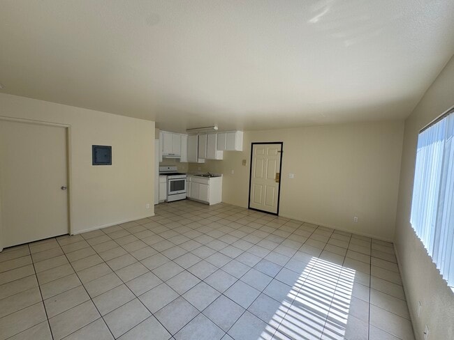 Building Photo - 13750 Vanowen St