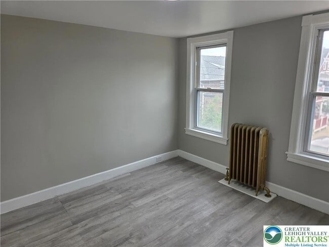 Building Photo - 612 W Garrison St