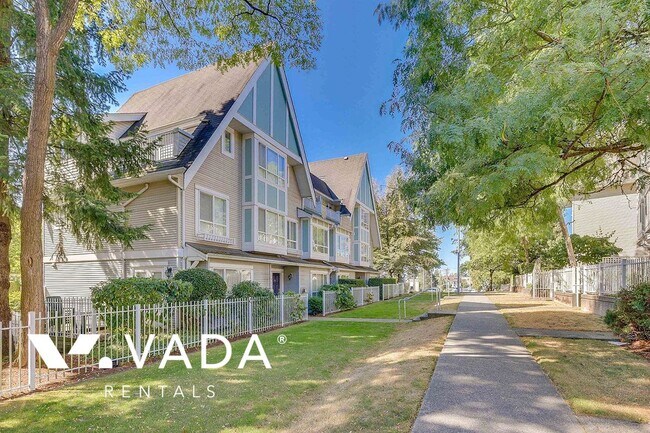 Photo du bâtiment - Tudor Grove 1 Bedroom Apartment For Rent 1...