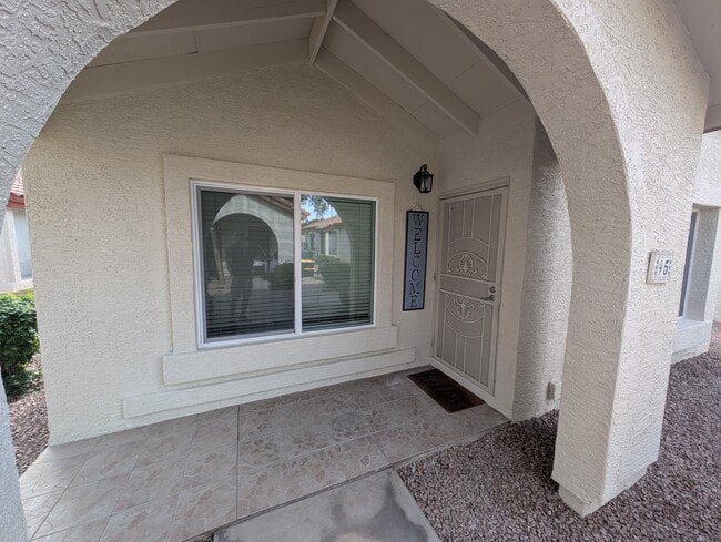 Building Photo - 1120 N Val Vista Dr