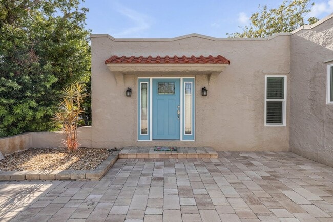 Renovated Spanish-Style 2/1 Beach Bungalow... - Renovated Spanish-Style 2/1 Beach Bungalow... House