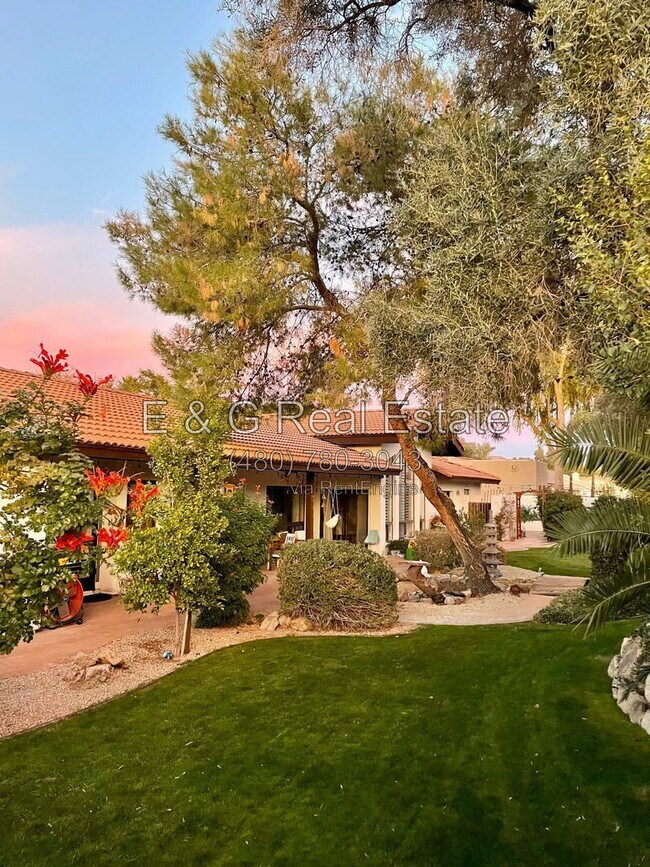 Foto del edificio - 8617 E Larkspur Dr