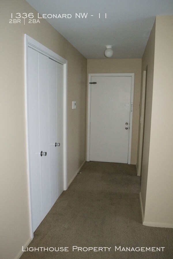 Foto del edificio - 1336 Leonard St NW