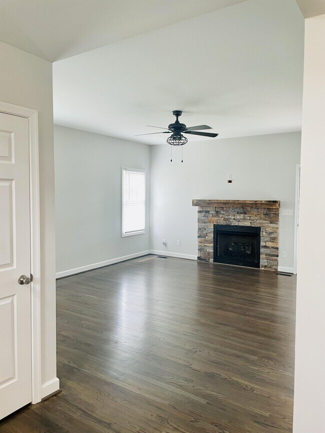 Building Photo - 1091 Cossman Ct