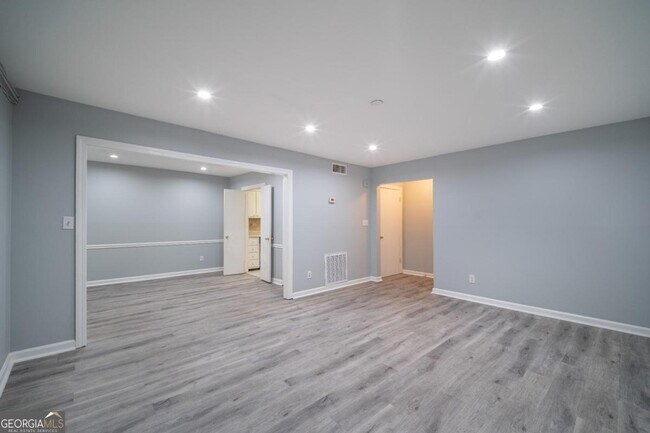 Building Photo - 153 Rue Fontaine
