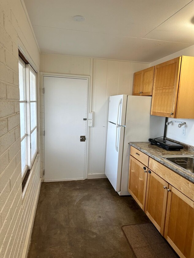 Primary Photo - Kaimuki Studio, utilities included, street...