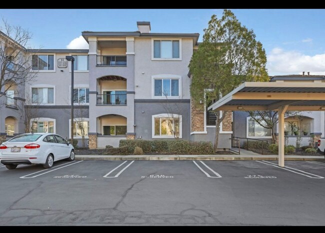 Foto del edificio - 701 Gibson Dr