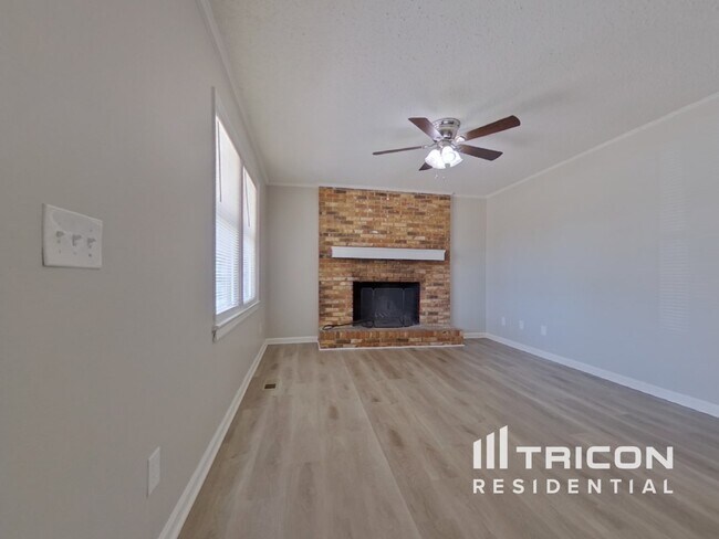 Foto del edificio - 327 Westridge Rd