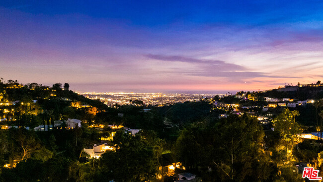 Building Photo - 2753 La Cuesta Dr