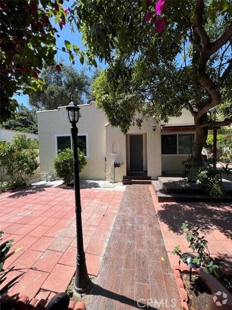 Building Photo - 1011 San Pascual Ave