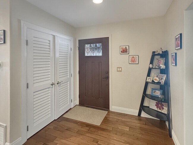 Foto del edificio - 12942 Francine Terrace