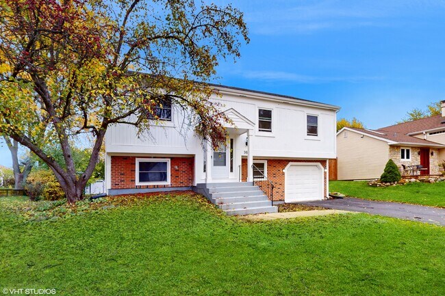 Building Photo - 985 Stuart Dr