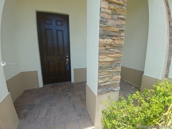 Building Photo - 204 SE 35th Ave