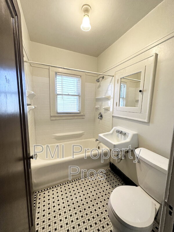 Foto del edificio - 3040A N 59th St