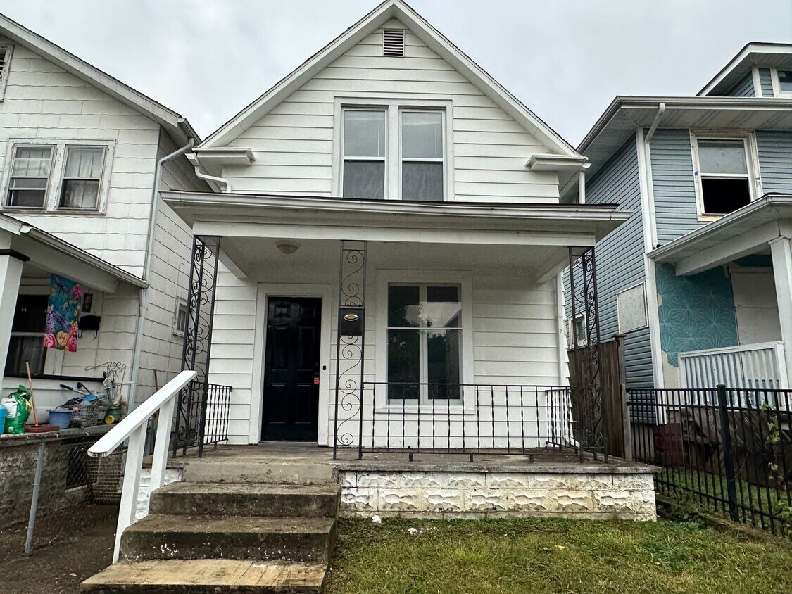 Foto principal - Affordable Comfort: 2-Bedroom and 1 1/2- B...