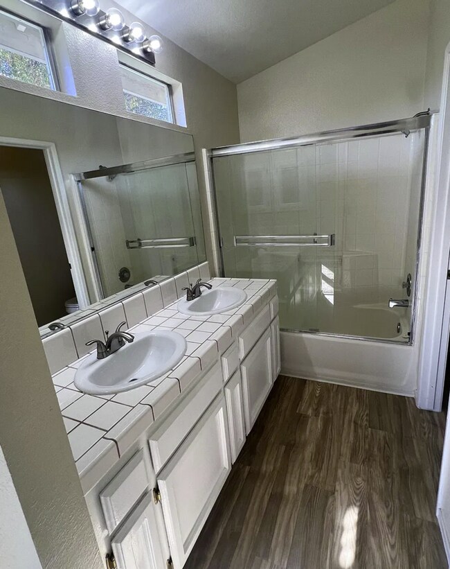 Foto del edificio - 3205 Kennewick Ln