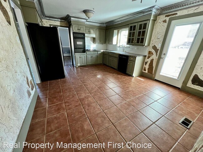 Building Photo - 3 br, 2.5 bath House - 3422 Fresno Street