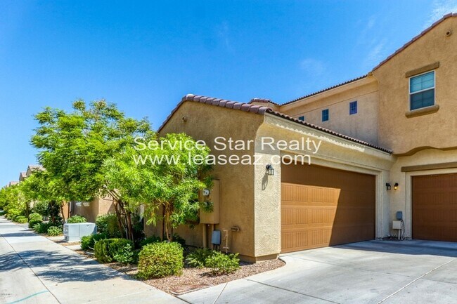 Building Photo - 1367 S Country Club Dr