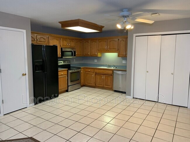 Foto del edificio - 318 Creekside Ct