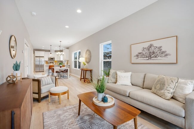 Foto del edificio - Available 07/01! New Build 4 bed 3 Bath in Hopkins!