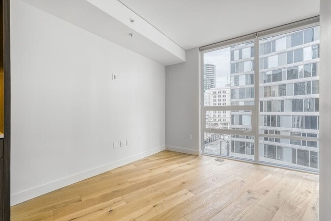 Foto del edificio - Newly Remodeled 1Bed/1 Bath Downtown Condo with Rooftop Deck & Luxury Amenities!