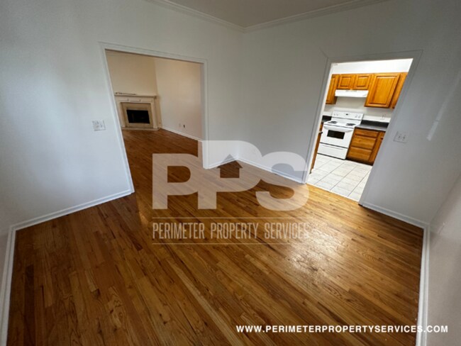 Foto del edificio - Coming Soon a Newly Renovated House!!
