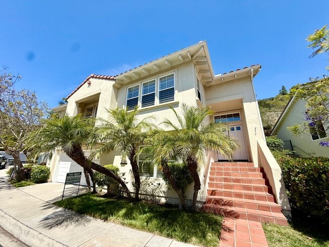 Building Photo - Gated 4 Bedroom 3 1/2 Bath Two Story Home