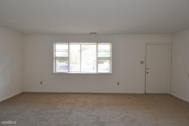 Building Photo - 900 Barberton Ct