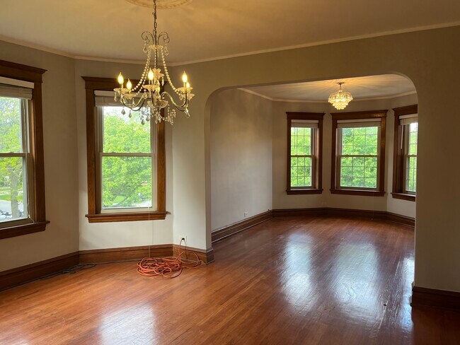 Foto del edificio - 8037 Floral Ave