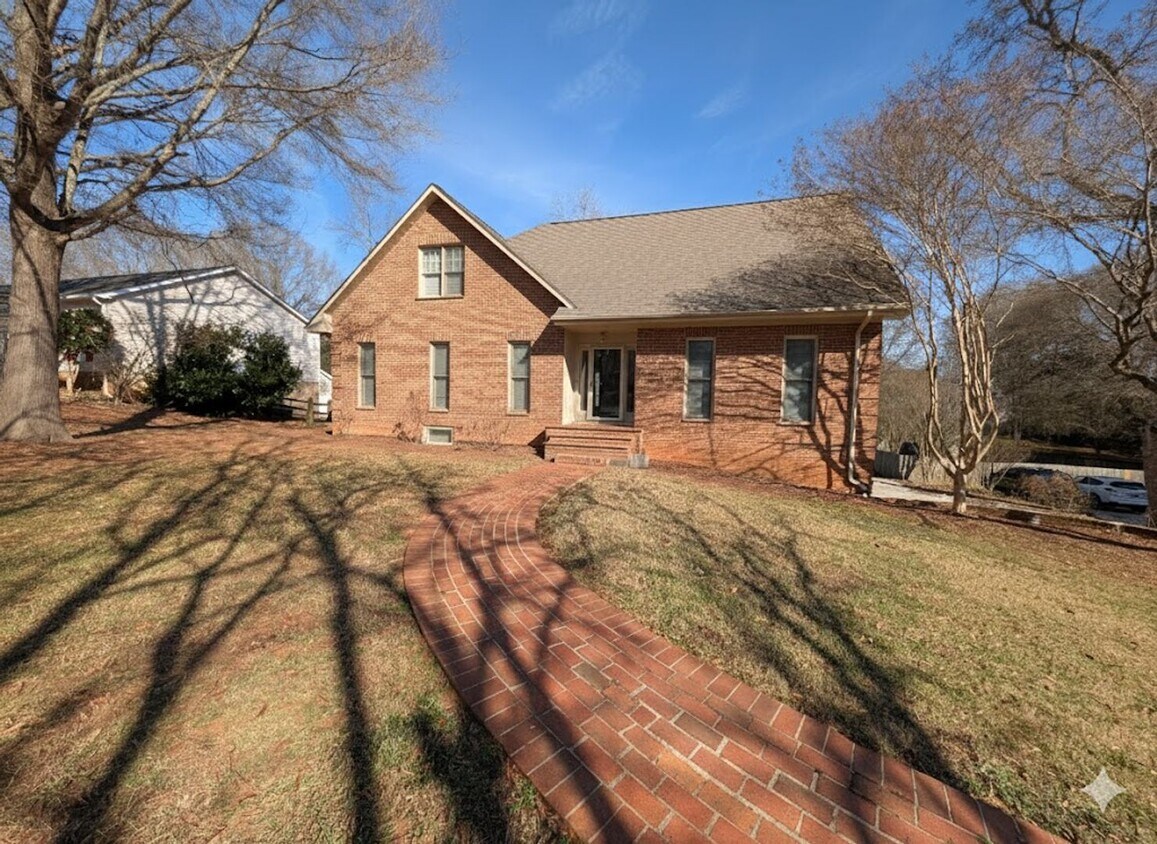 Gorgeous Brick 4 bedroom, 4 bathroom home located in the Farmwood community in Minthill! - Gorgeous Brick 4 bedroom, 4 bathroom home located in the Farmwood community in Minthill!