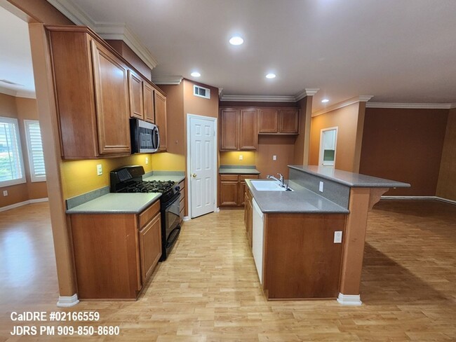 Foto del edificio - Rancho Cucamonga 4 Bedroom Home