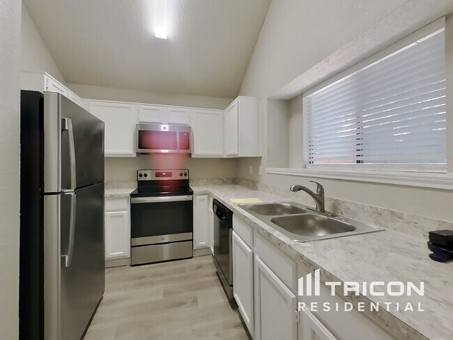 Foto del edificio - 906 Sylvan Creek Dr