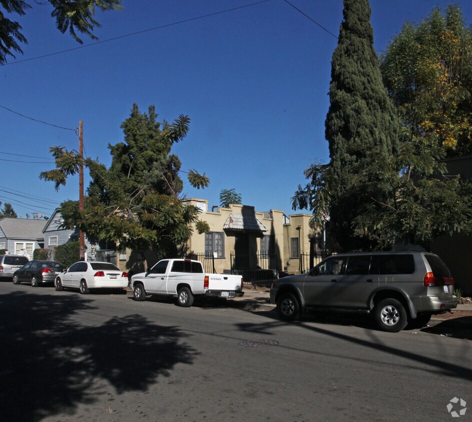 Foto principal - 1148-1154 N Mariposa Ave
