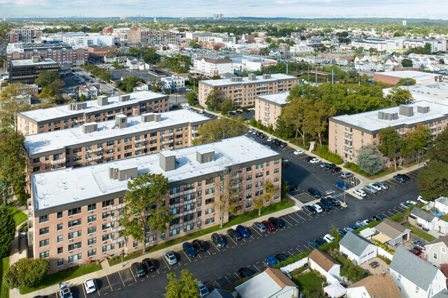 Building Photo - Birchwood Court