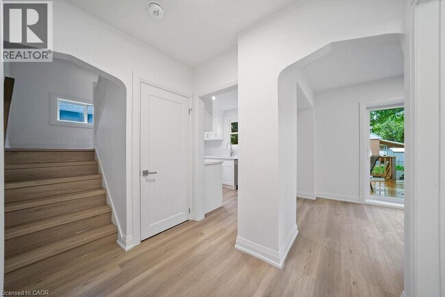 Building Photo - 172 E 34th St